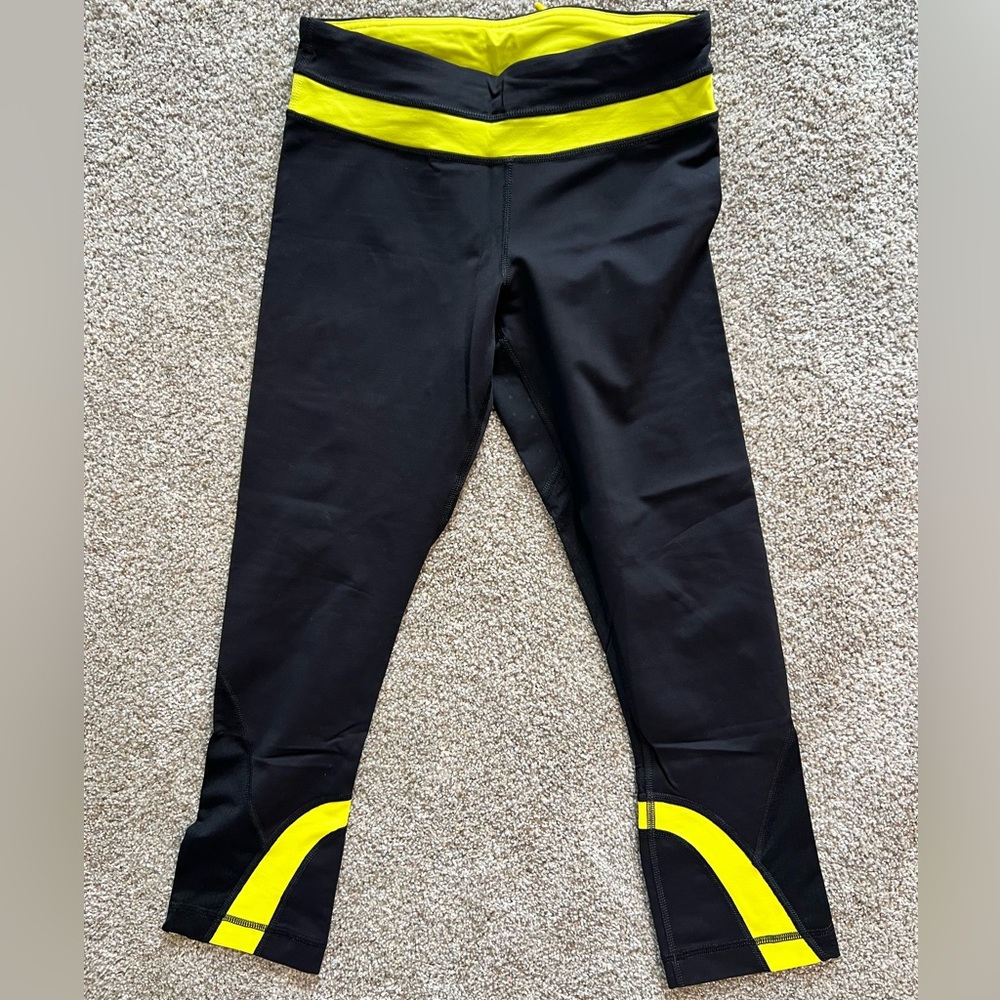 Lululemon Run: Inspire Crop II
Black / Split Pea